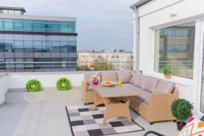 Penthouse with Huge Rooftop Terrace & City View